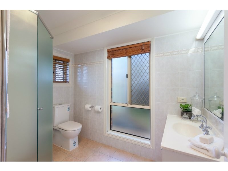 6 Glenside Pl, Bridgeman Downs QLD 4035