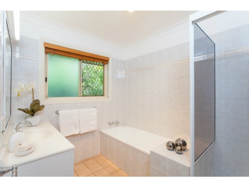 6 Glenside Pl, Bridgeman Downs QLD 4035