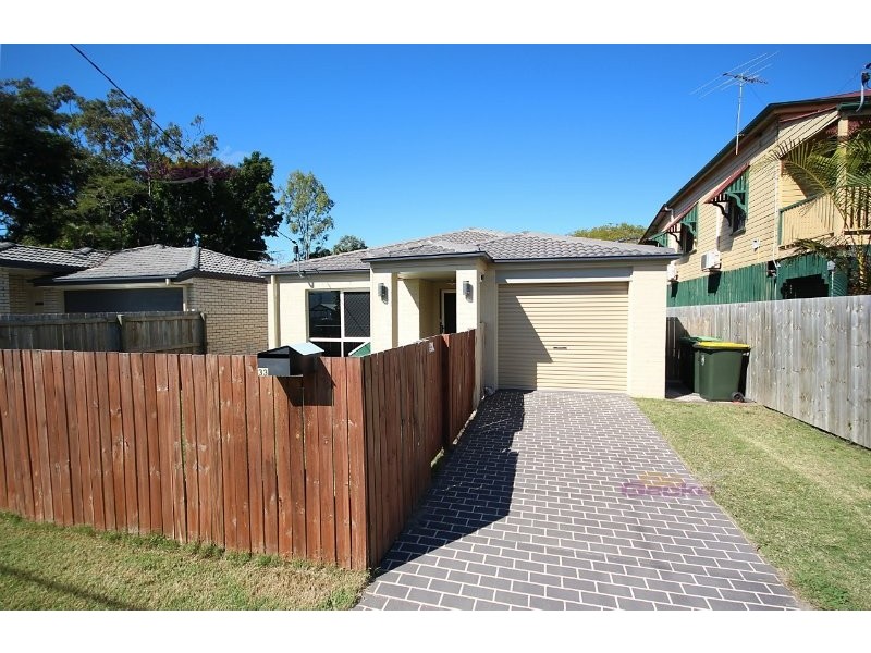 33 Junior Tce, Northgate QLD 4013
