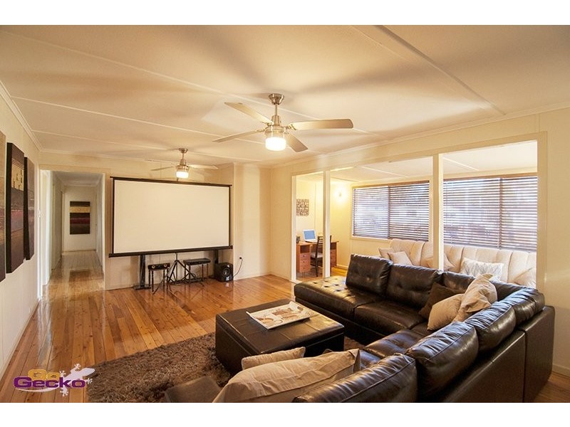15 Centre st, Strathpine QLD 4500