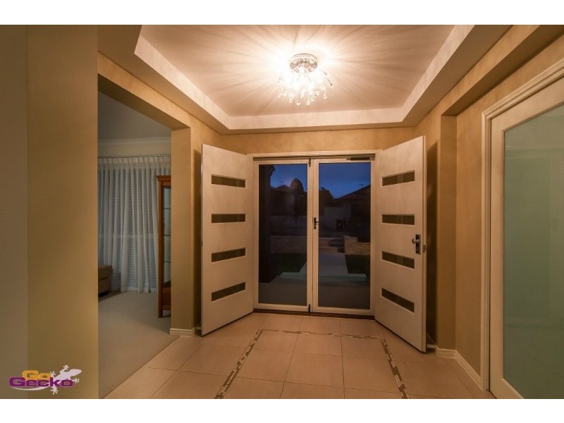 7 Silverbirch Pl, Bridgeman Downs QLD 4035