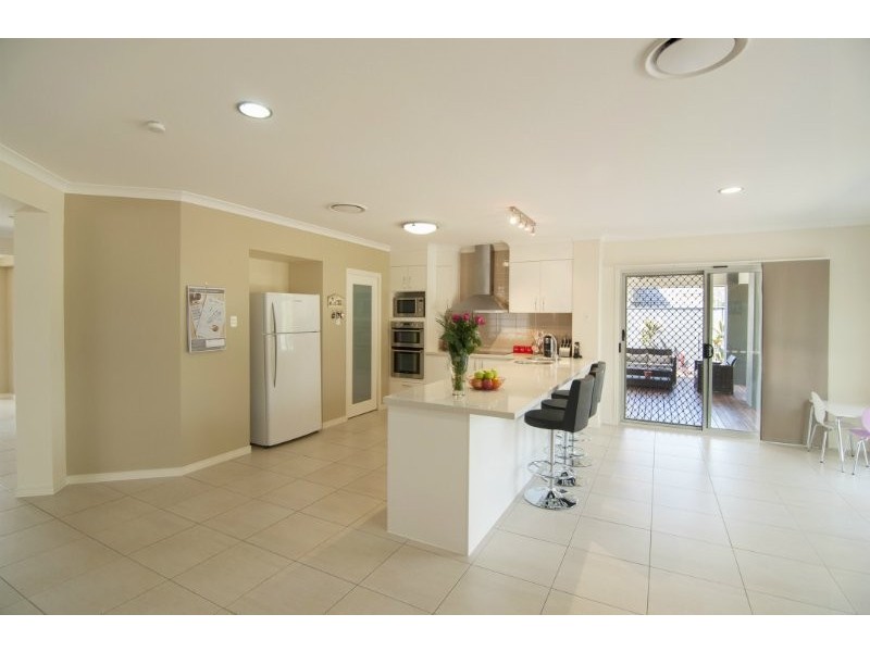 7 Silverbirch Pl, Bridgeman Downs QLD 4035