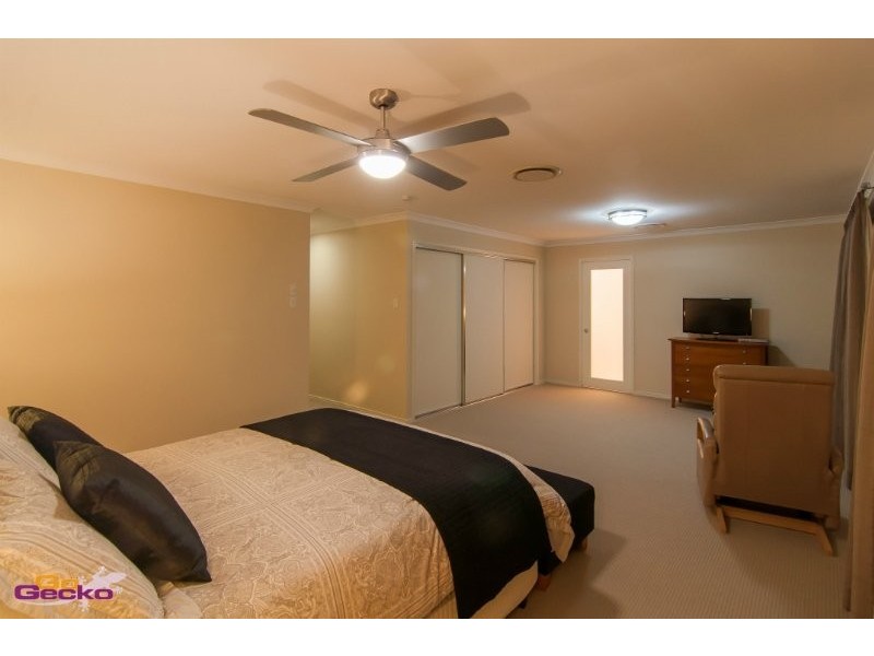 7 Silverbirch Pl, Bridgeman Downs QLD 4035