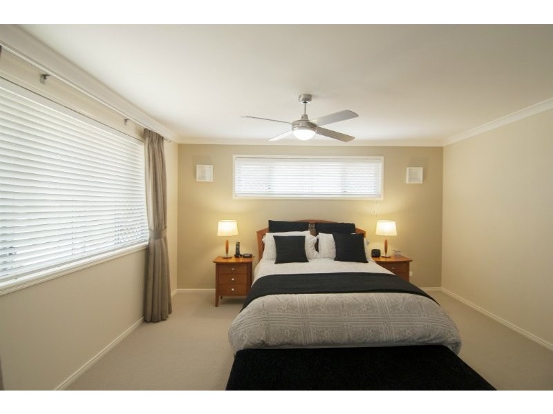 7 Silverbirch Pl, Bridgeman Downs QLD 4035