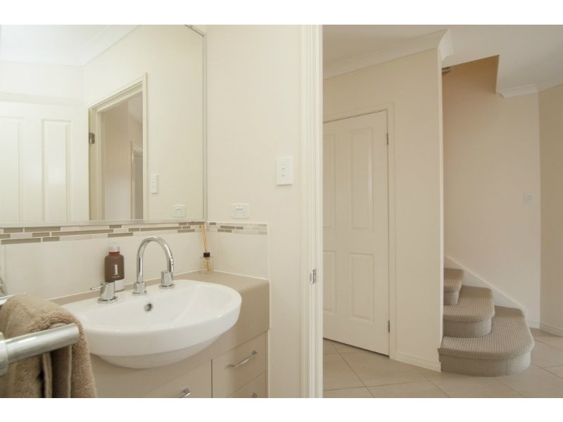 7 Silverbirch Pl, Bridgeman Downs QLD 4035