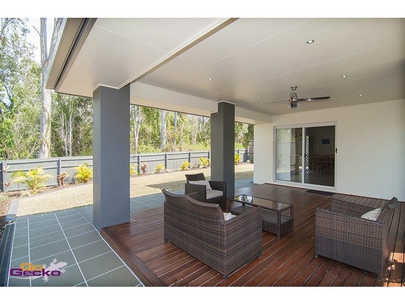 7 Silverbirch Pl, Bridgeman Downs QLD 4035