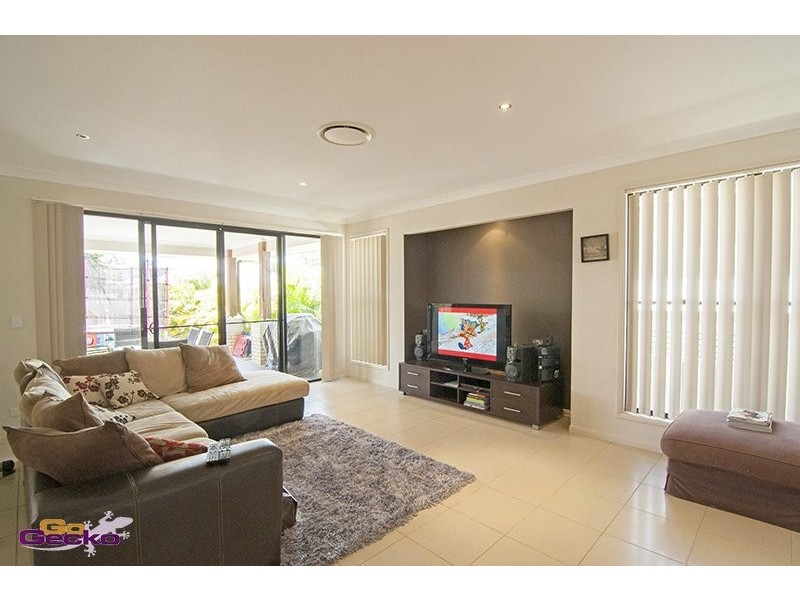 10 Cassia St, Bridgeman Downs QLD 4035