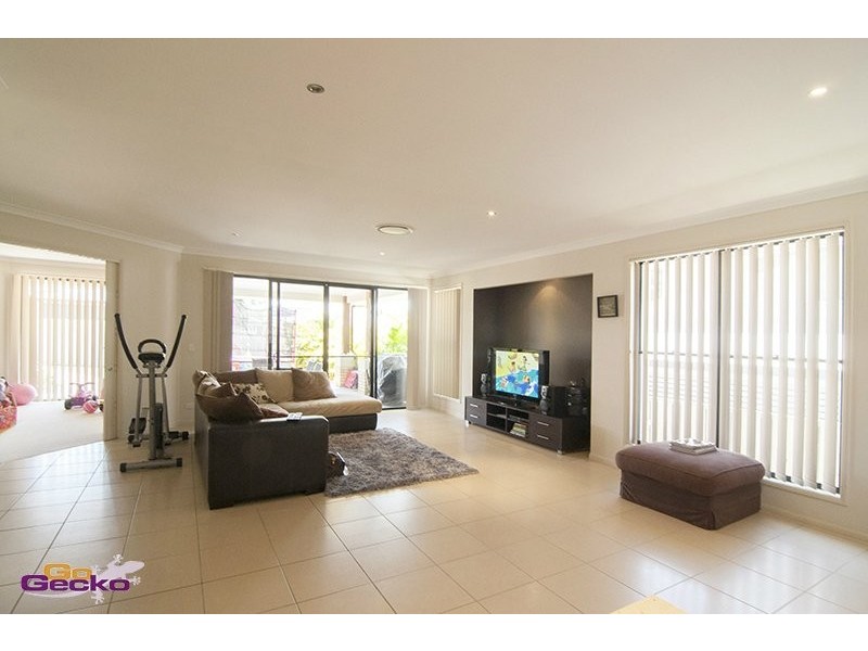 10 Cassia St, Bridgeman Downs QLD 4035