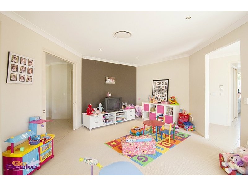 10 Cassia St, Bridgeman Downs QLD 4035