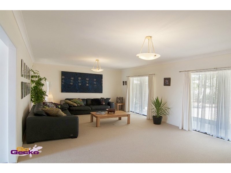 19 Stonycroft St, Aspley QLD 4034