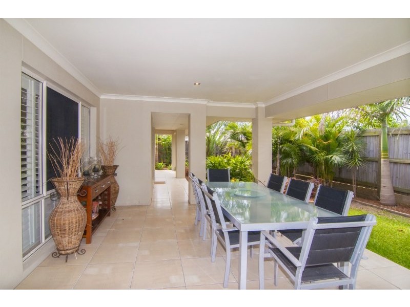 14 Oltrarno Place, Bridgeman Downs QLD 4035