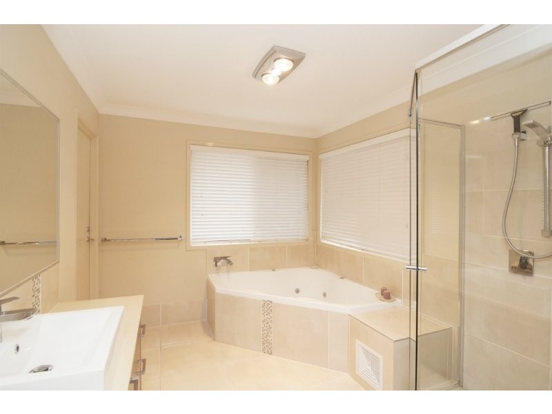 14 Oltrarno Place, Bridgeman Downs QLD 4035