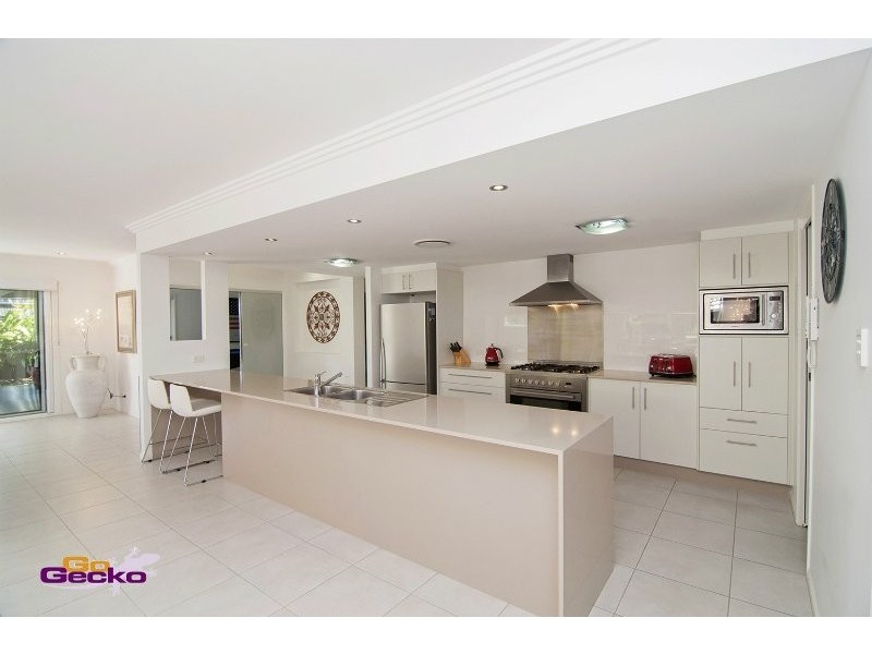 8 Cassia St, Bridgeman Downs QLD 4035