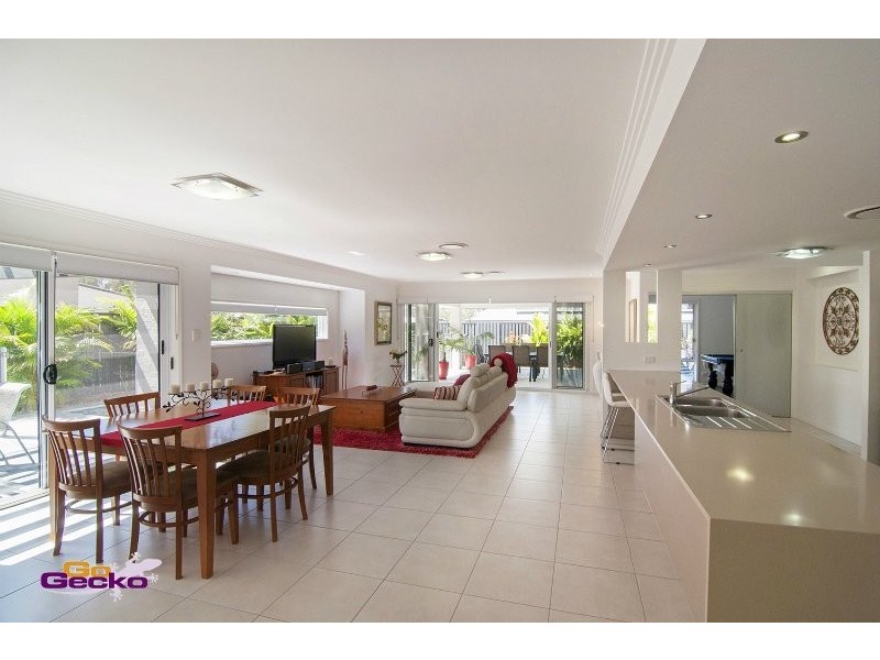 8 Cassia St, Bridgeman Downs QLD 4035