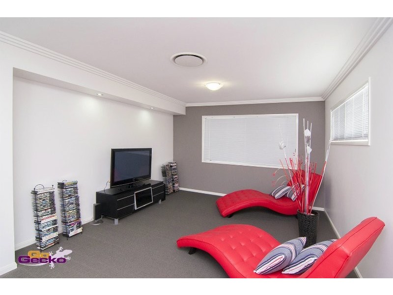 8 Cassia St, Bridgeman Downs QLD 4035