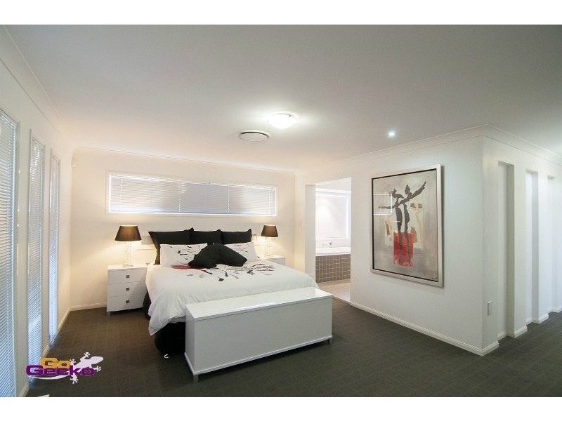 8 Cassia St, Bridgeman Downs QLD 4035