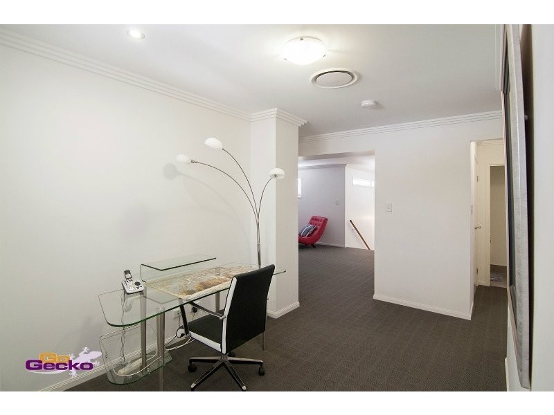 8 Cassia St, Bridgeman Downs QLD 4035