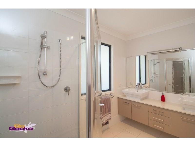 23 Cerbaia Close, Bridgeman Downs QLD 4035