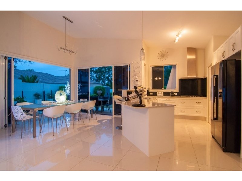 14 Silverbirch Pl, Bridgeman Downs QLD 4035