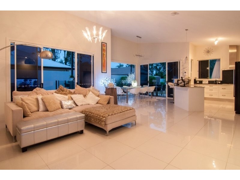 14 Silverbirch Pl, Bridgeman Downs QLD 4035