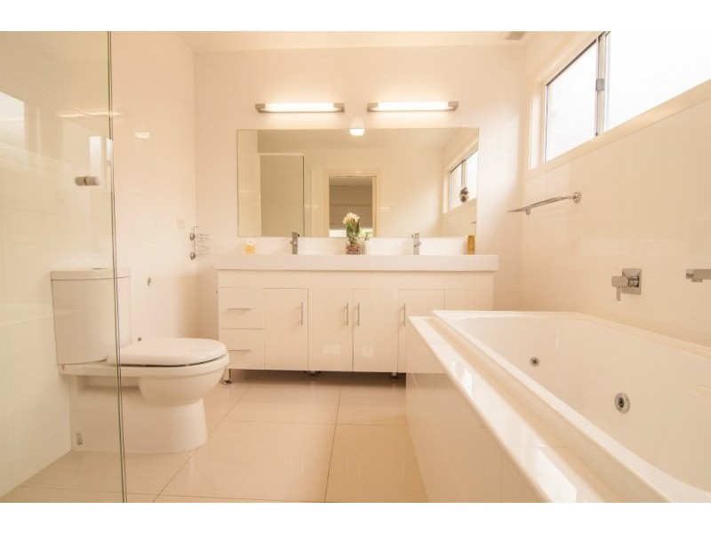 14 Silverbirch Pl, Bridgeman Downs QLD 4035