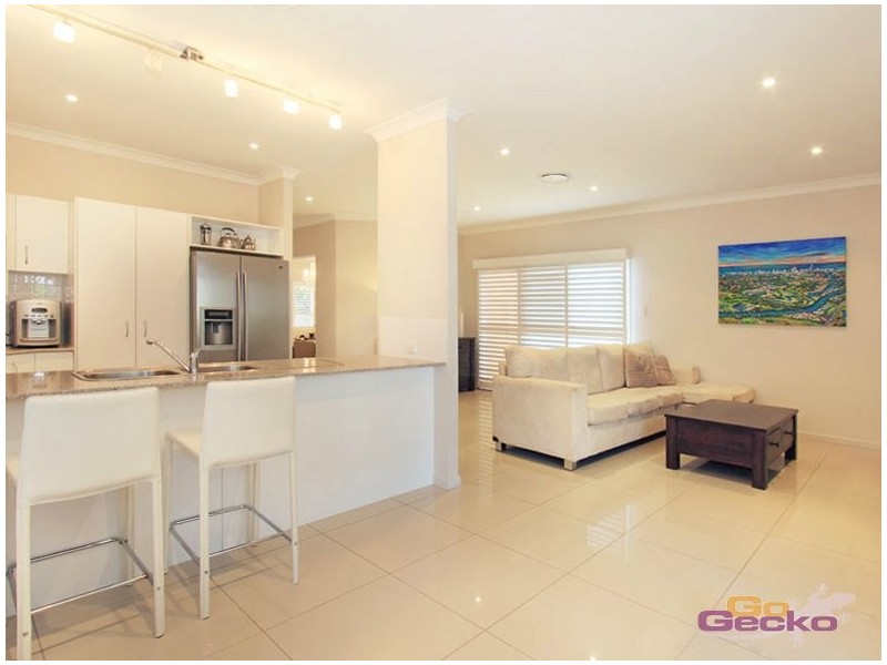 63 Petrie Crescent, Aspley QLD 4034