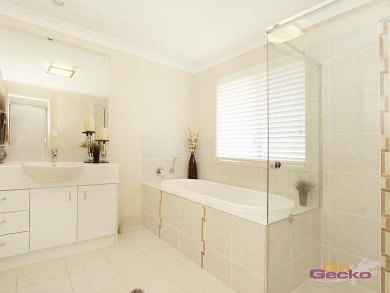 63 Petrie Crescent, Aspley QLD 4034