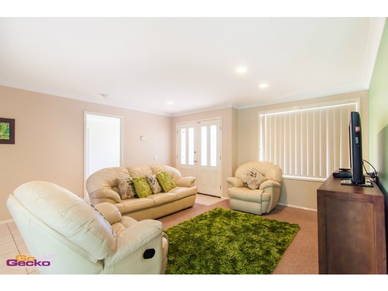 98 Silkyoak Cct, Fitzgibbon QLD 4018