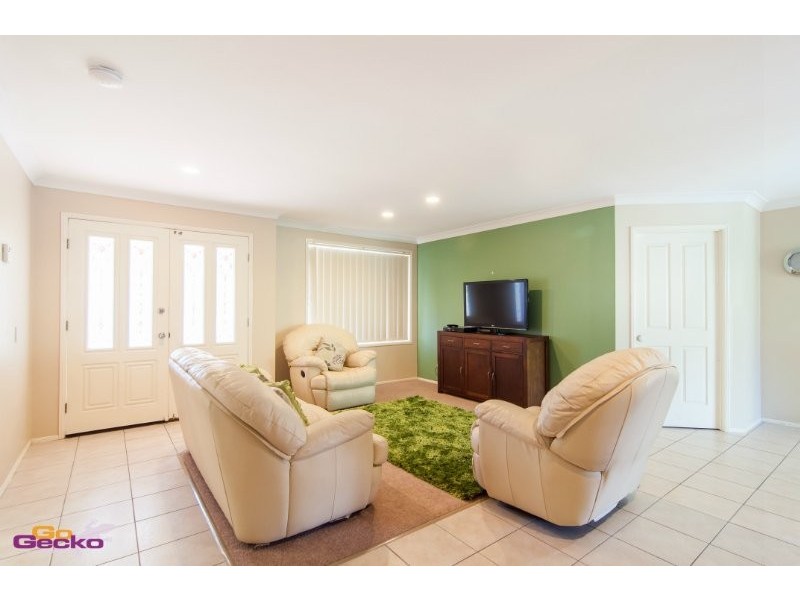 98 Silkyoak Cct, Fitzgibbon QLD 4018