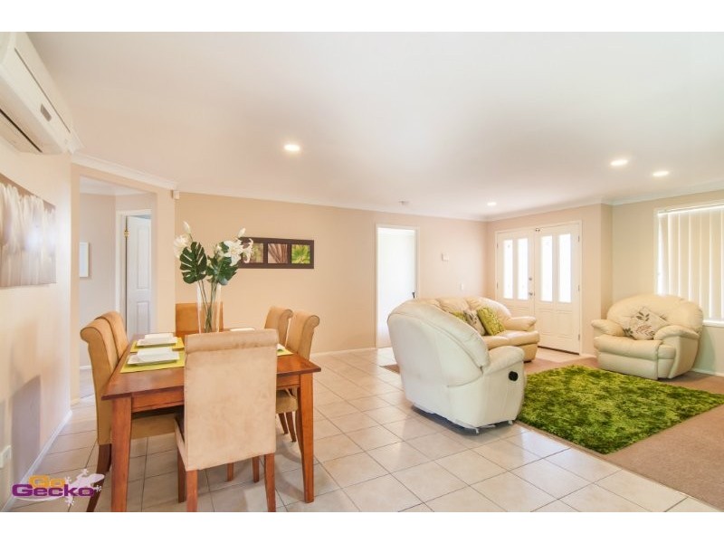 98 Silkyoak Cct, Fitzgibbon QLD 4018