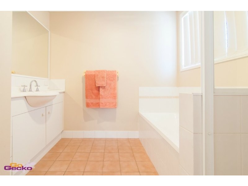 98 Silkyoak Cct, Fitzgibbon QLD 4018