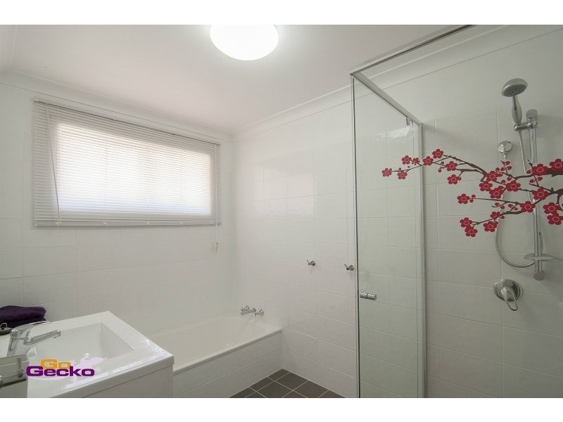 19 Stonycroft St, Aspley QLD 4034
