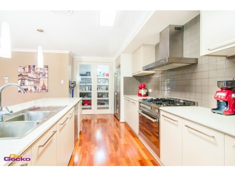 9 Silverbirch Pl, Bridgeman Downs QLD 4035