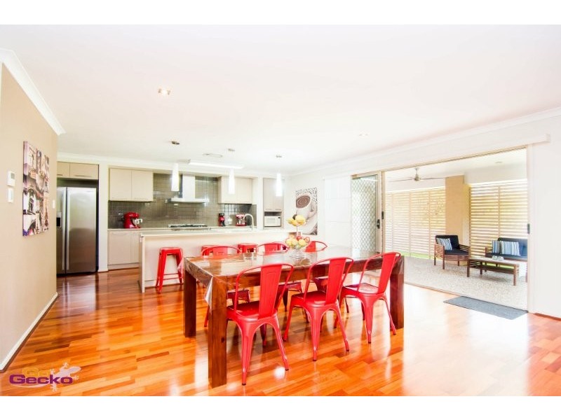 9 Silverbirch Pl, Bridgeman Downs QLD 4035