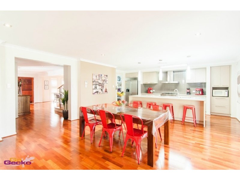 9 Silverbirch Pl, Bridgeman Downs QLD 4035