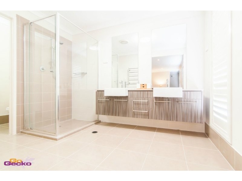 9 Silverbirch Pl, Bridgeman Downs QLD 4035