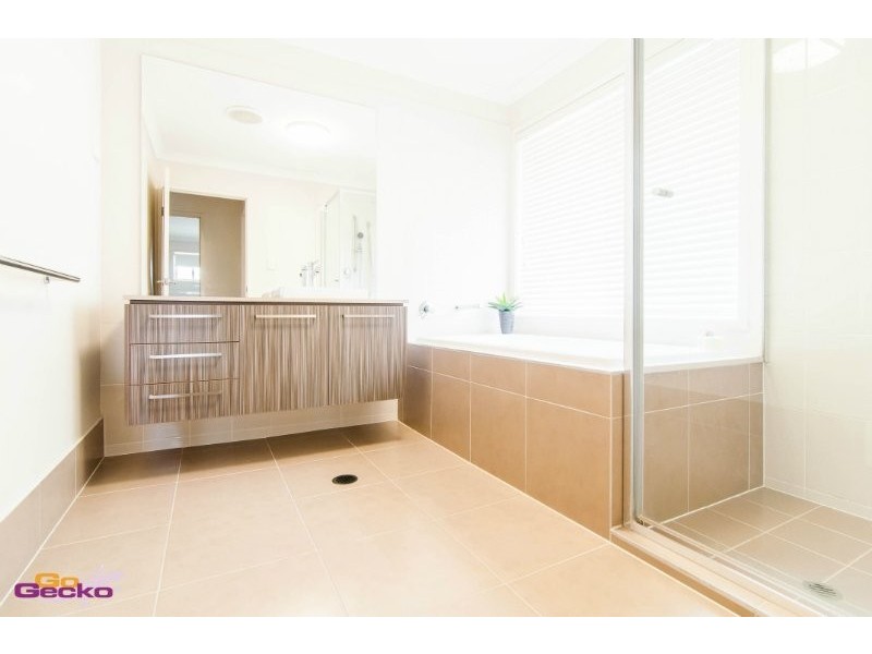 9 Silverbirch Pl, Bridgeman Downs QLD 4035