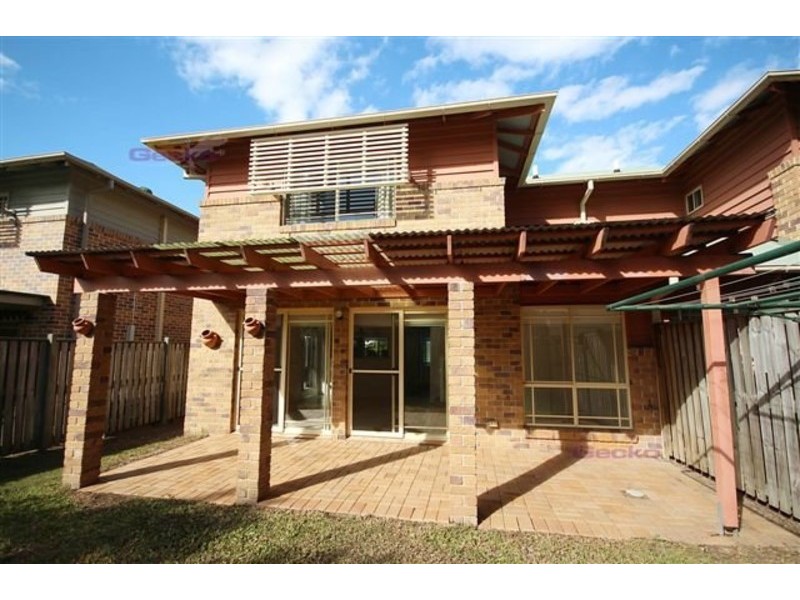 2/360 Simpsons Road, Bardon QLD 4065