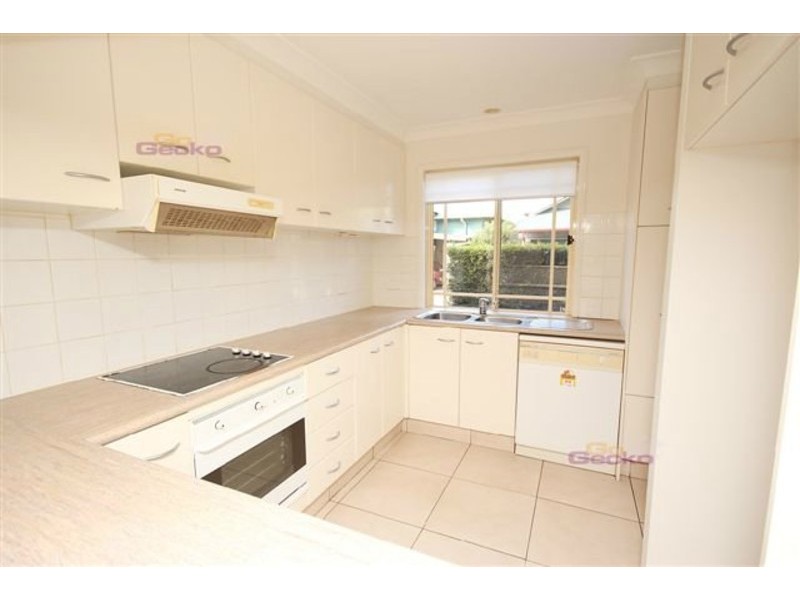 2/360 Simpsons Road, Bardon QLD 4065