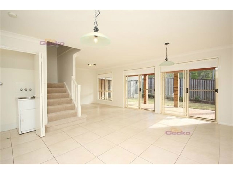 2/360 Simpsons Road, Bardon QLD 4065