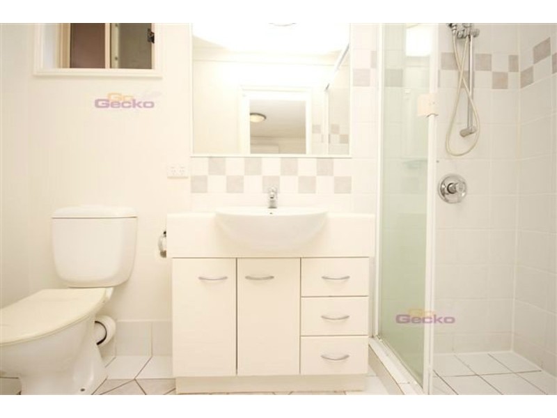 2/360 Simpsons Road, Bardon QLD 4065