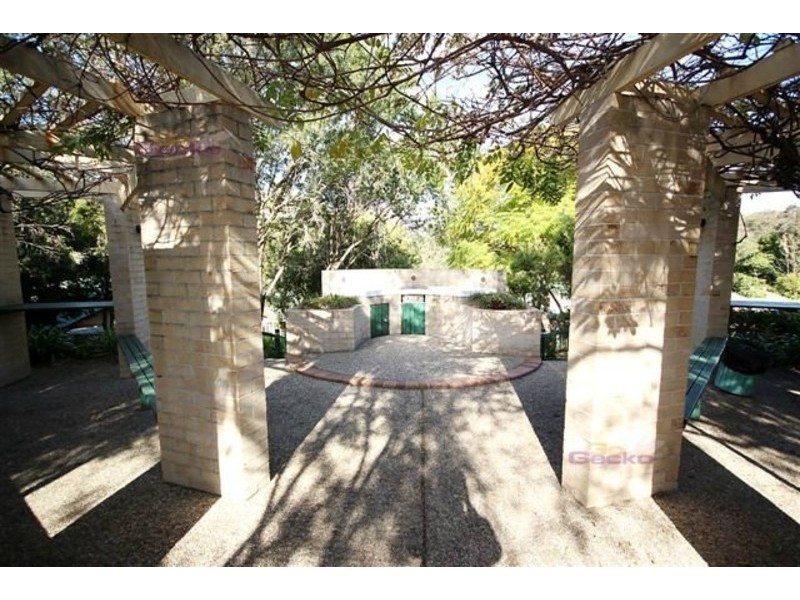 2/360 Simpsons Road, Bardon QLD 4065