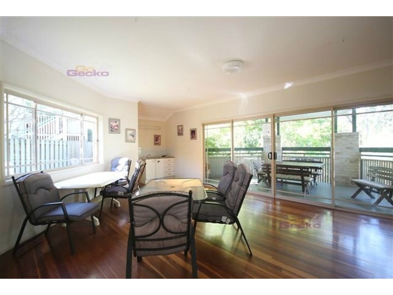 2/360 Simpsons Road, Bardon QLD 4065