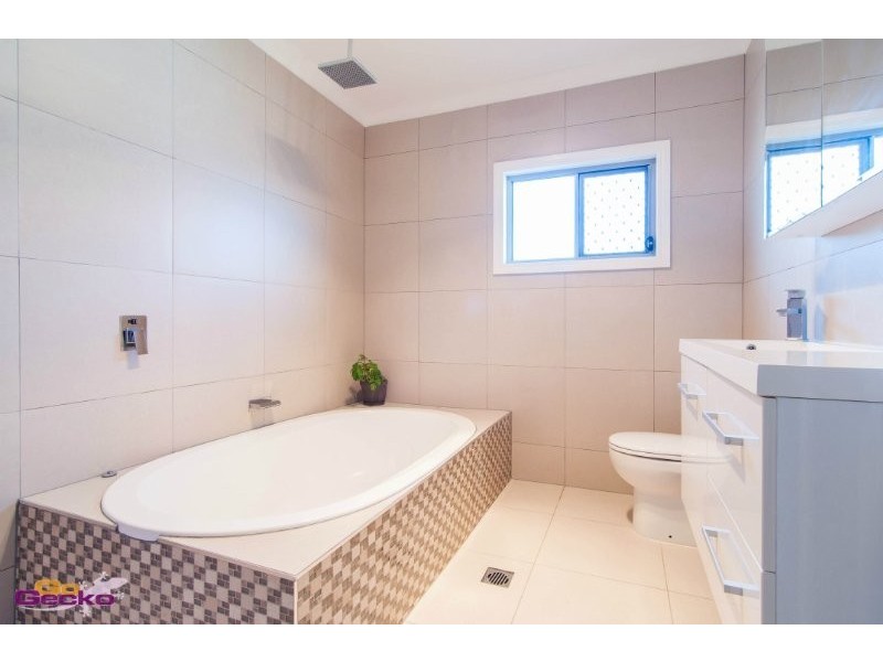 24 Viney Street, Chermside West QLD 4032