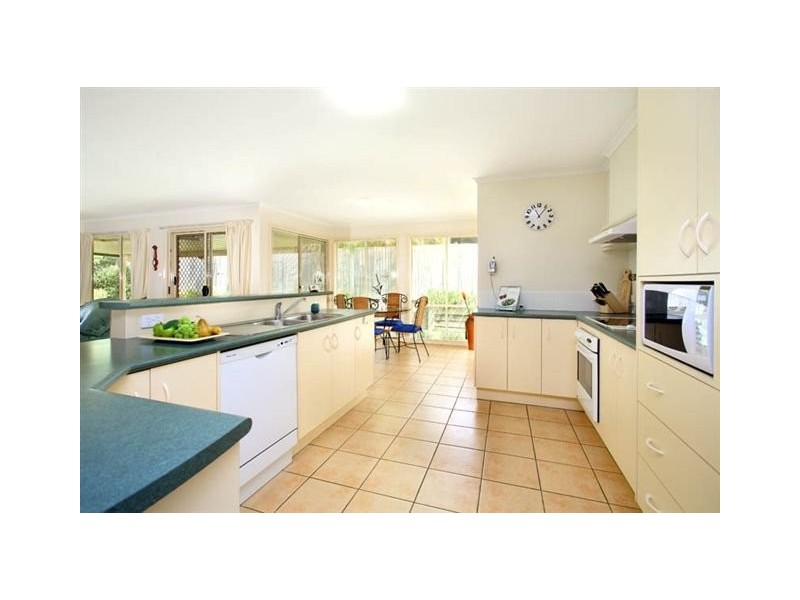 2 Tayla Close, Bridgeman Downs QLD 4035