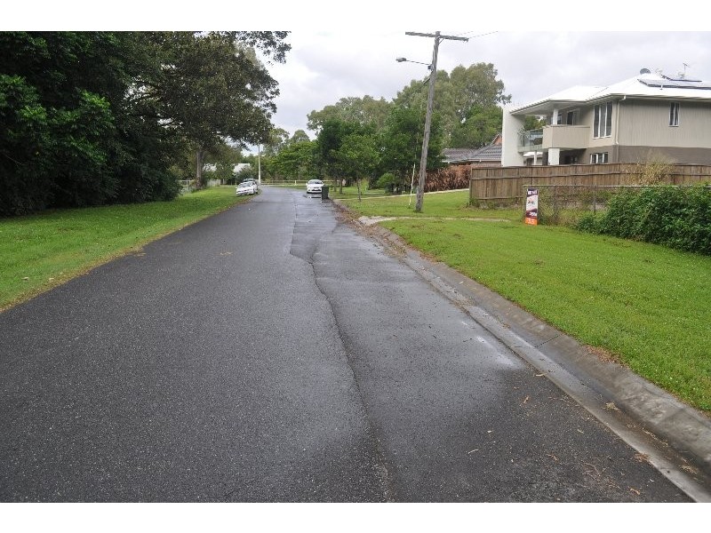 35 Chaseley Street, Nudgee Beach QLD 4014