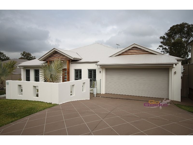 10 Seeana Cres, Bridgeman Downs QLD 4035