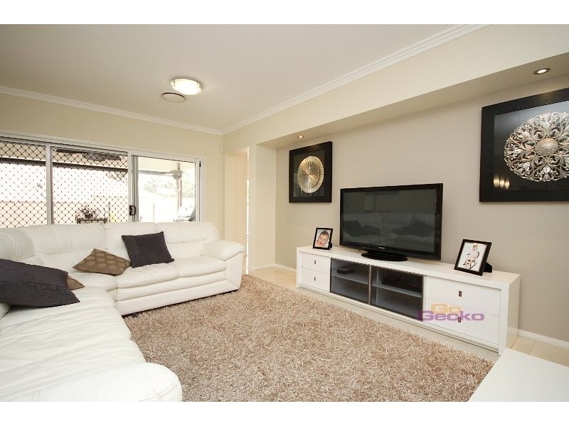 10 Seeana Cres, Bridgeman Downs QLD 4035