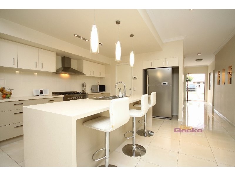 10 Seeana Cres, Bridgeman Downs QLD 4035