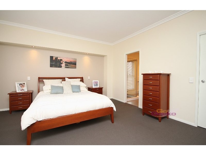 10 Seeana Cres, Bridgeman Downs QLD 4035